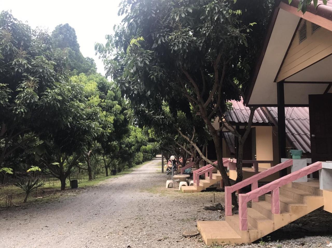 Villa Baan Rai Pu Fa Sattahip Exterior foto